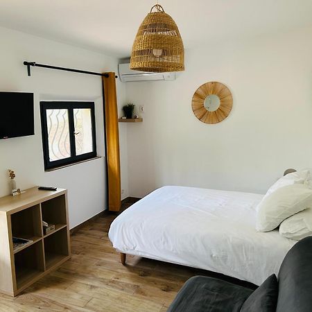 Hotel Le Cabanon Collobrières Esterno foto