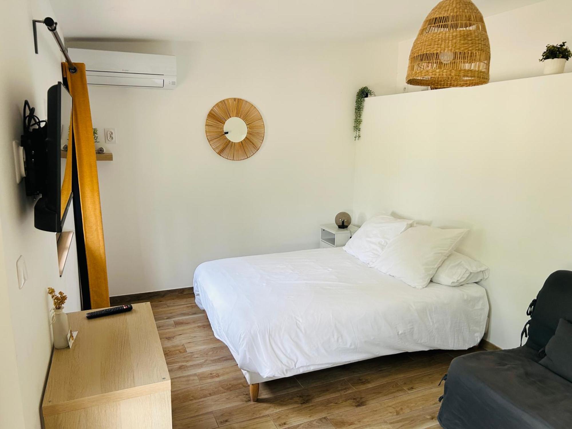 Hotel Le Cabanon Collobrières Esterno foto